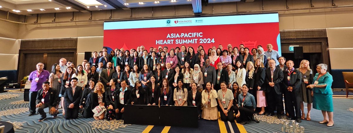 ahy_cheng's tweet photo. It is an amazing experience to be invited to join the panel discussion on preventing the #CVD risks with experts from policy and medical sector in Asia Pacific region. Let's act for our❤️ #APACHeartSumit @cuhknursing @CUHKMedicine https://t.co/XiVQru75Zo