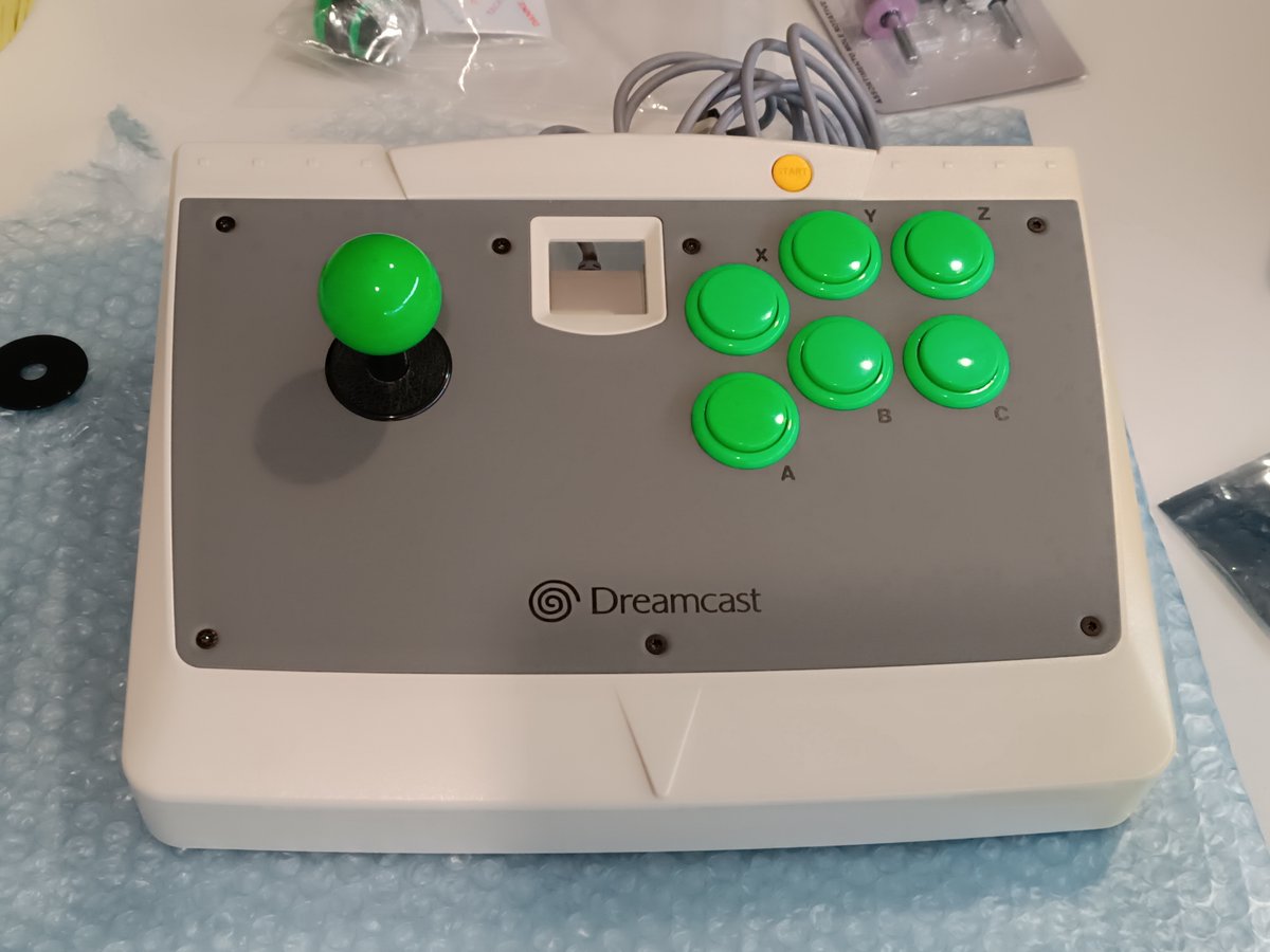 powerfuran's tweet photo. The true classic: #Dreamcast #Agetec Green Goblin full Seimitsu mod: LS-55 and screw ins. The way it should be. Stuff from 
@SmallCab_net https://t.co/A9zu6NiRJC