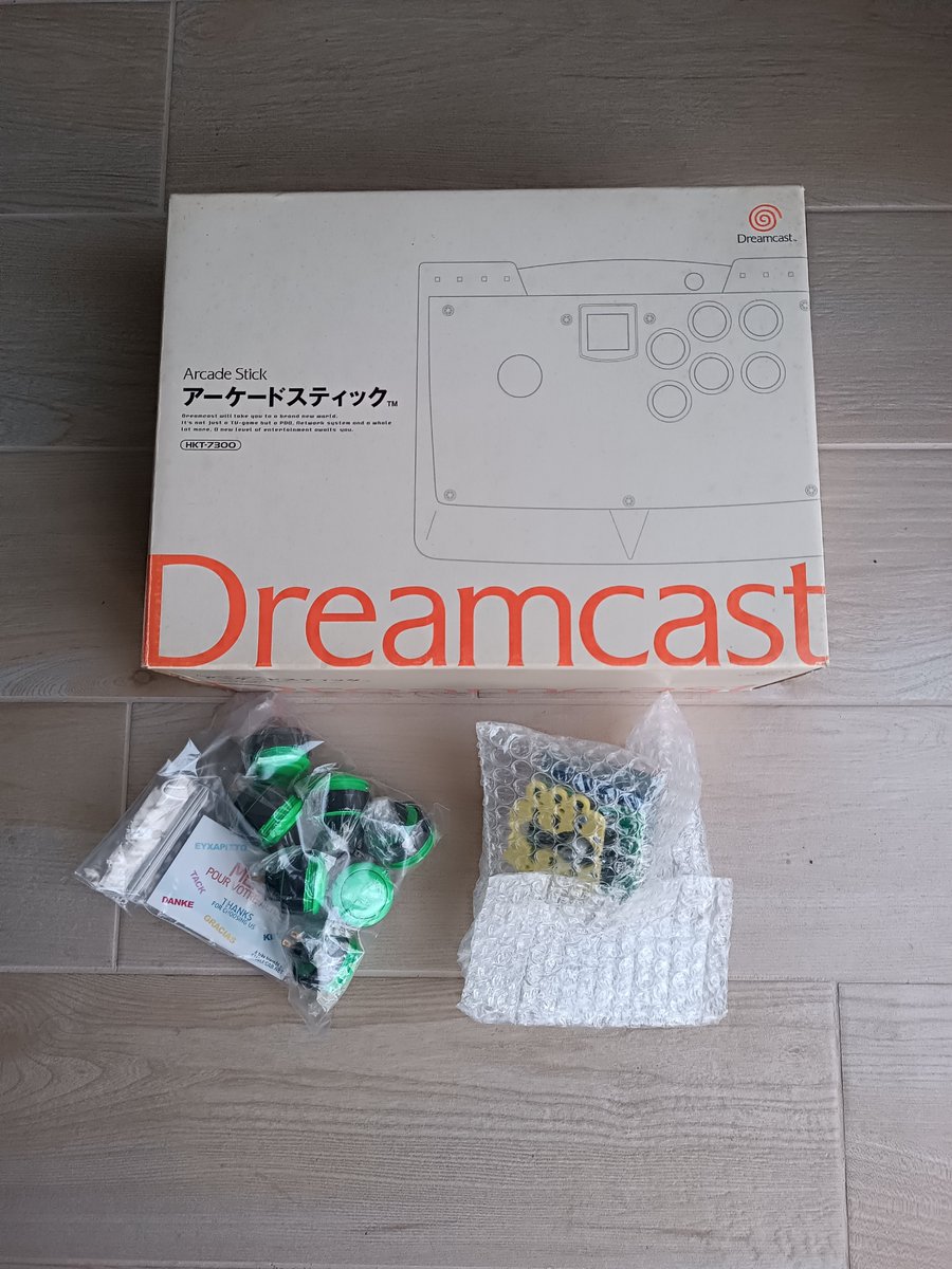 powerfuran's tweet photo. The true classic: #Dreamcast #Agetec Green Goblin full Seimitsu mod: LS-55 and screw ins. The way it should be. Stuff from 
@SmallCab_net https://t.co/A9zu6NiRJC