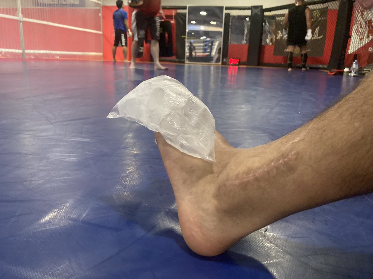 carbell_ito's tweet image. 11/1の試合に向けトレーニング中！
足は冷やすが、ハートは爆発寸前💥
まだまだ本調子じゃないが、今出来るレスリング🤼‍♀️全力でやる
vsTAKAみちのく
#JTO  #UFILE  #ajpw