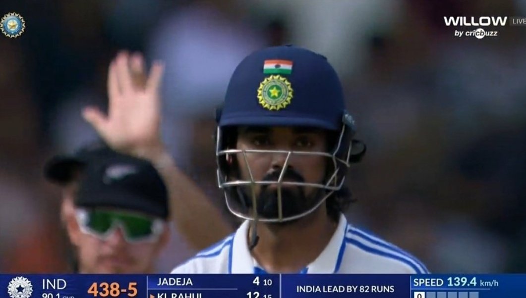 Vikrant_1589's tweet photo. Harsha : Do you remember last time Kl Rahul saved India from a collapse?

Ravi : No, because KL Rahul himself is part of the collapse. https://t.co/6LC5UNmI98