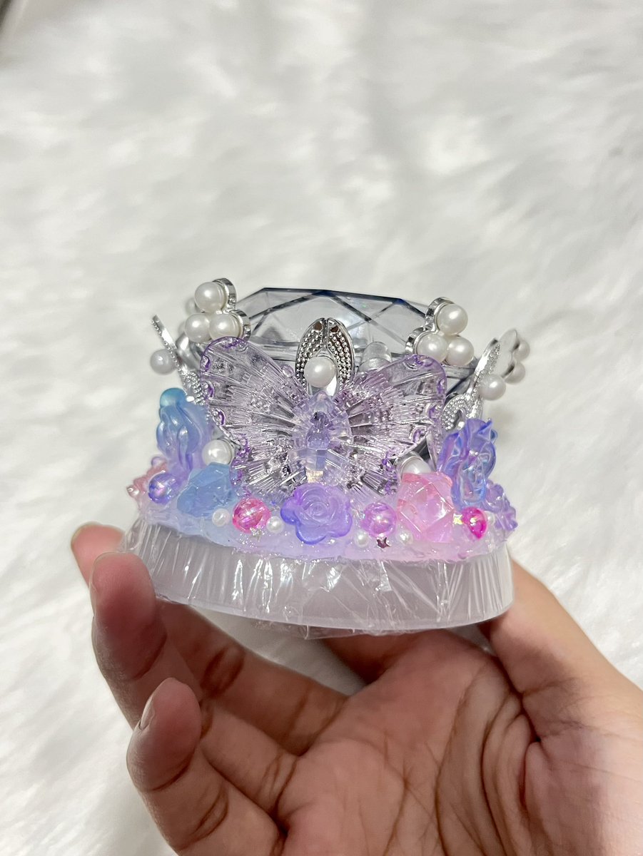 won4min's tweet photo. #trisells 

♡ ‧₊˚  wts lfb ph | caratbong island crown accessory 

[pre-order]

-1 week shipping upon ordering
-direct jnt | gcash, maya
-loc: cavite

can also customize! samples ⬇️

₱250

mine or dm to claim 𐙚

t. caratbongv3 cbv3 design deco island insert crown carat svt https://t.co/p0weGFeiRx