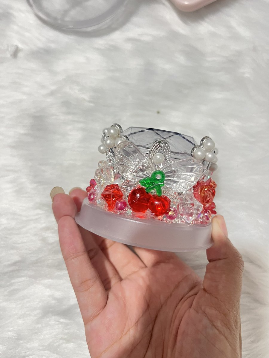 won4min's tweet photo. #trisells 

♡ ‧₊˚  wts lfb ph | caratbong island crown accessory 

[pre-order]

-1 week shipping upon ordering
-direct jnt | gcash, maya
-loc: cavite

can also customize! samples ⬇️

₱250

mine or dm to claim 𐙚

t. caratbongv3 cbv3 design deco island insert crown carat svt https://t.co/p0weGFeiRx