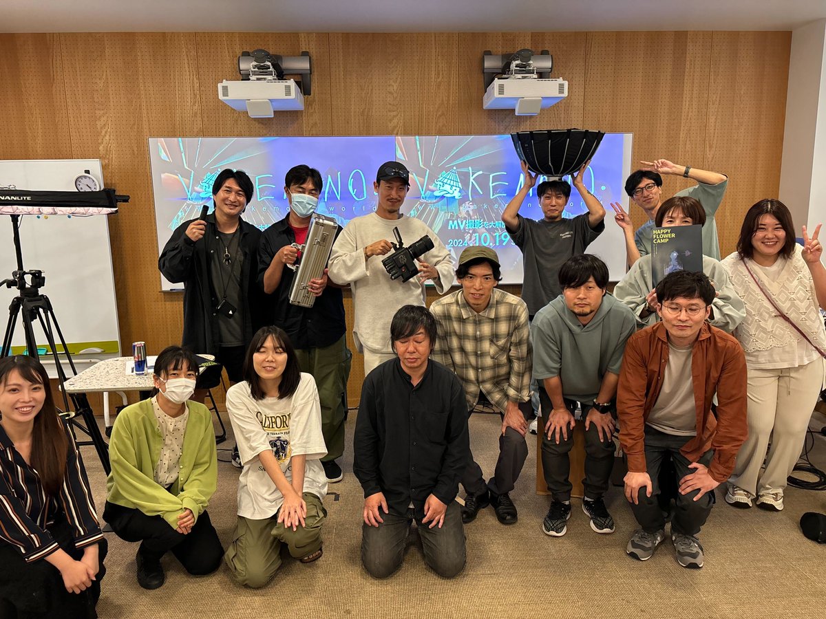 dhw_namba's tweet photo. 10月19日VAKEMONOイベント
計15名ほど参加いただき、撮影のポイントや機材、また照明についてなど盛りだくさんのお話をいただき、
現場での生の声が聞けて受講生の皆さんも満足いただけた様子でした！
＃デジハリなんば
＃VAKEMONO
#撮影
#動画編集
＃MV https://t.co/i6MDlO6jKR