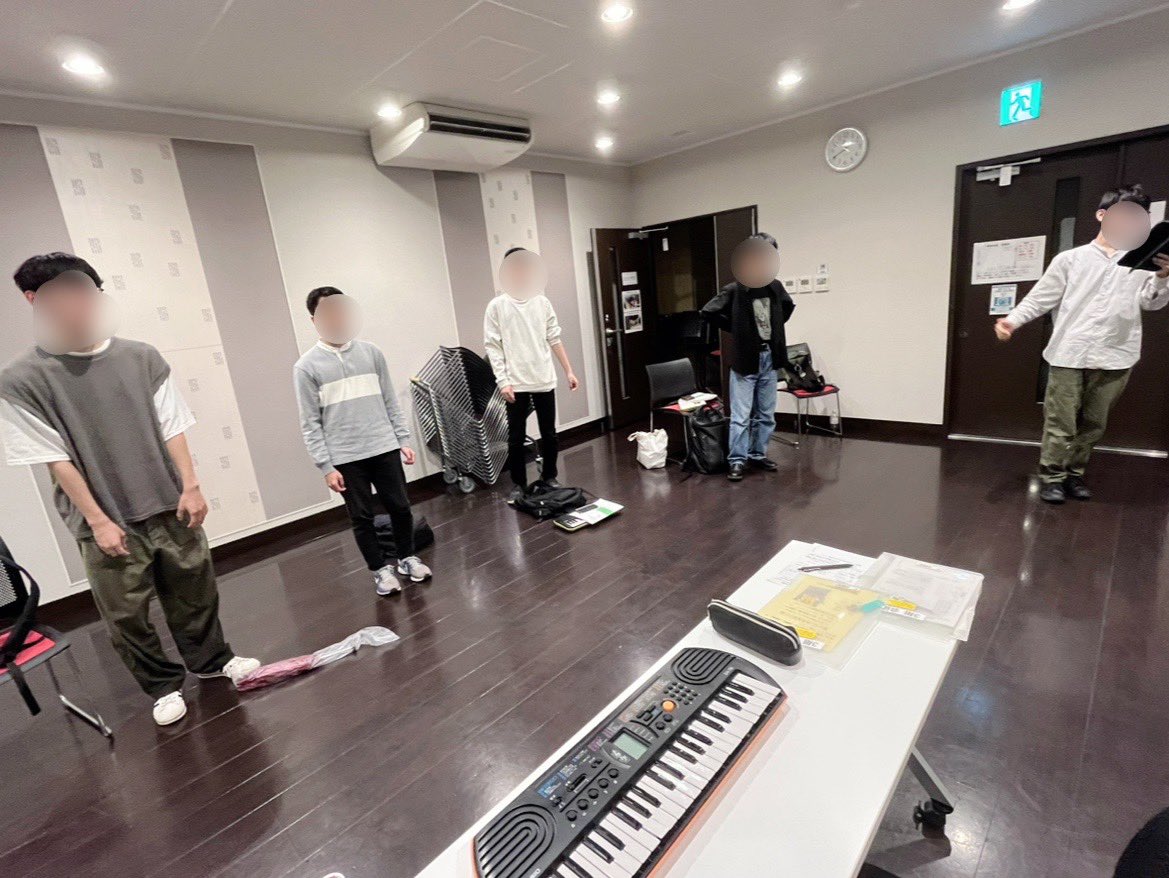 今日は少人数で集中して、木曜日から取り組んでいる新曲を練習🦾

指揮者ではなく、団員主導でのアンサンブルでした〜
鷗と酒頌の復習もしましたよ🕊️