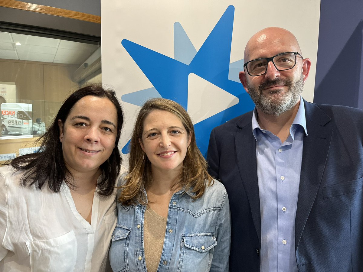 💥Comencem #EscolaDeFamília a <a href="/radioestel/">Ràdio Estel</a> amb el suport de la @FeccComunicacio #306

👉🏼 Pantalles i família amb <a href="/manyanetcorts/">Manyanet Les Corts</a> i <a href="/PadreDamianSSCC/">Col·legi Padre Damián Sagrados Corazones</a> 

📻 Escolta’ns en directe radioestel.cat🎧