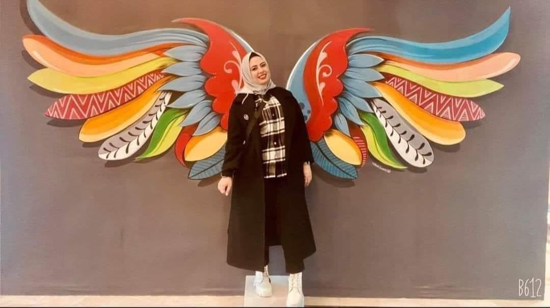 محاسن الخطيب فنانة تشكيلية من مخيم جباليا، حلمت أن تحلق بفنها عاليا، لكن الاحتلال أنهى حلمها، فحلقت روحها شهيدة إلى رحمة الله.