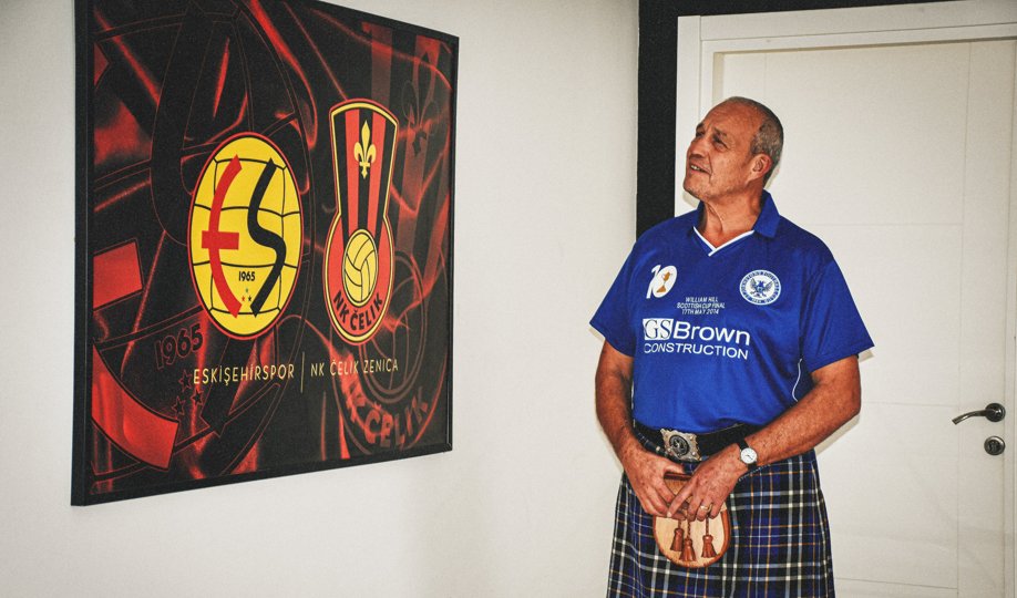 Pasacasno's tweet photo. İskoçya Premier Lig ekiplerinden St. Johnstone taraftarı Ricky Marshall, kulübünün kardeş takımı Eskişehirspor'un yarın Osmanlı 1453 Spor Kulübü ile oynayacağı karşılaşmayı izlemek için Eskişehir'e geldi.

#spor haber https://t.co/jjdehPmH6J