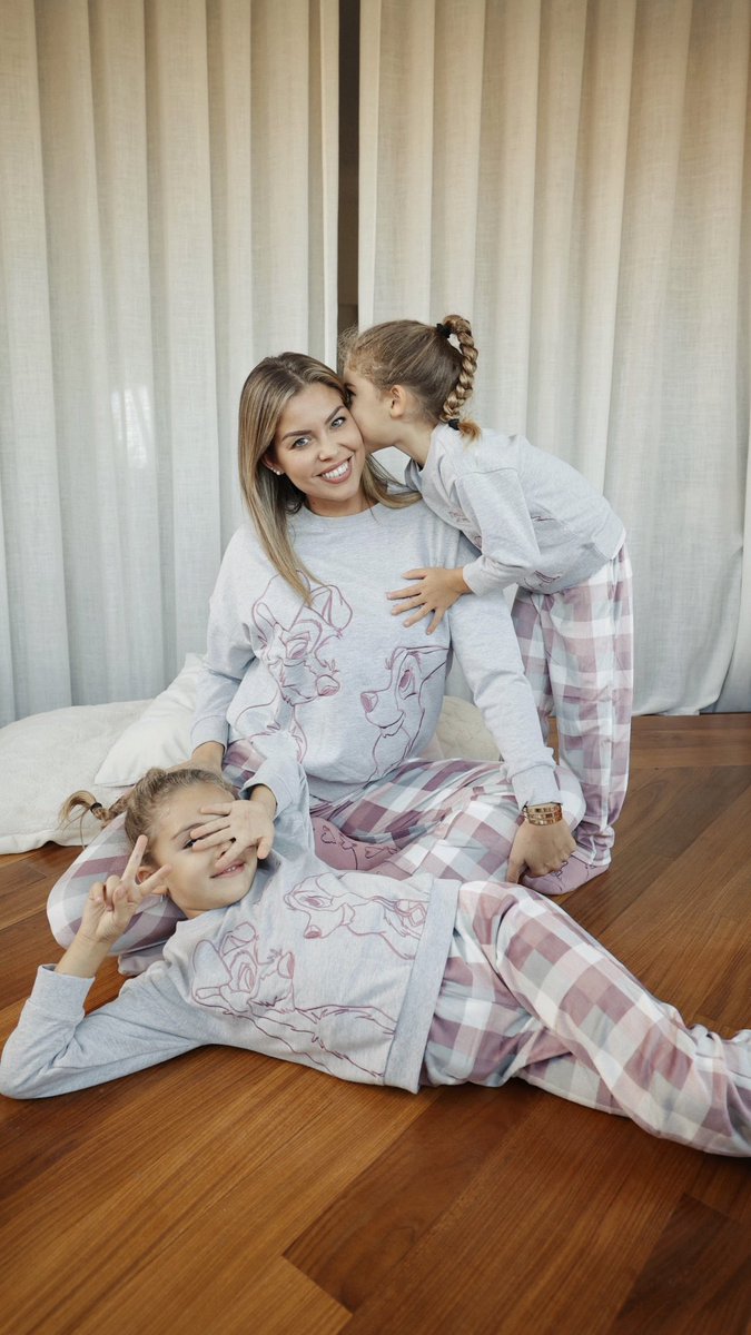 Yamamay's tweet image. Relax in famiglia per un dolce sabato ❤️

Buongiorno ☀️

Scopri di più &amp;gt; shorturl.at/1Vuuq

📸IG costy_caracciolo
#Yamamay #Fall24 #buongiorno #FallCollection #19ottobre #ottobre