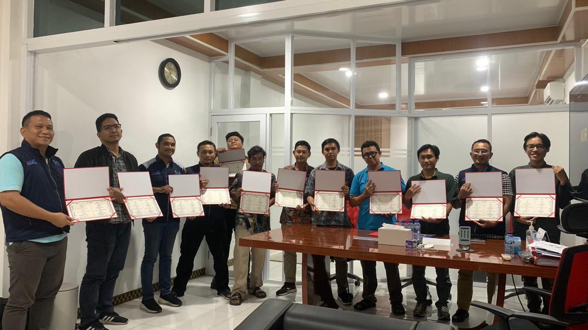 PerloveMedical's tweet image. Great to have our Indonesian engineers here for Mobile DR training! 🚀 They’re gaining hands-on skills to enhance medical imaging in Indonesia. 🇮🇩💡
#MobileDR #PerloveMedical #EngineerTraining #HealthcareInnovation