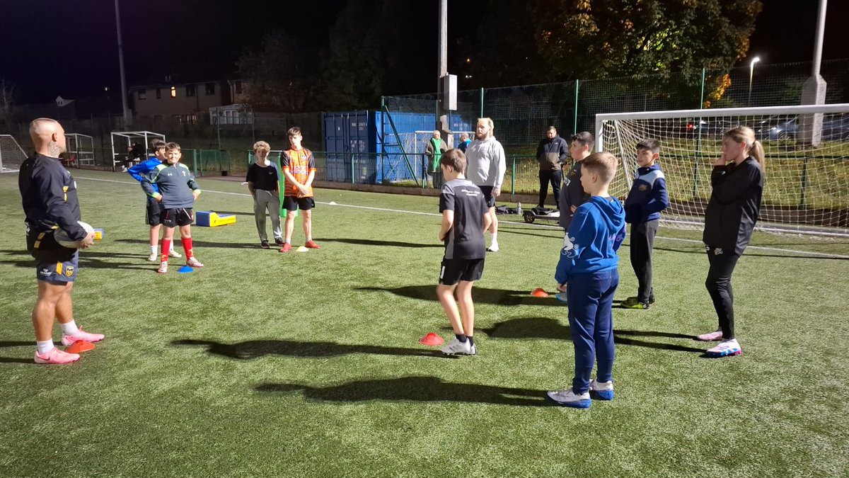 DRA_Community's tweet photo. Another top week out in the community delivering the “Give Rugby A Try “ project with @BGYouthService services at Tredegar, Ebbw Vale and Abertillery.
We’re back Monday at Tredegar Sports Centre , pop over and give it a go .
@dragonsrfc
#dragonsfamily #outreach #offthestreet https://t.co/xl9WBrfyk7