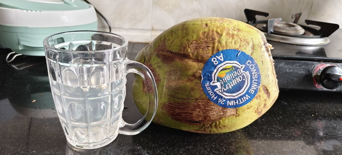 Ranjit15194's tweet photo. My first experience with #countrydelight coconut water. Half a glass of coconut water for Rs70. Coconut is worth Rs30 and other Rs40 is for sticker.

@_countrydelight https://t.co/CihRMaplJ4