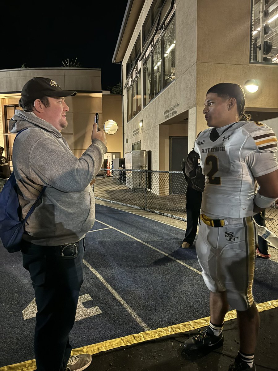 ro_parry's tweet image. Game recognize game  ! 
Bay Area’s top high school sports reporter interviewing the bay area’s best running back @KasselMedia @KingKeanaaina #lancers #ngu32 #btb