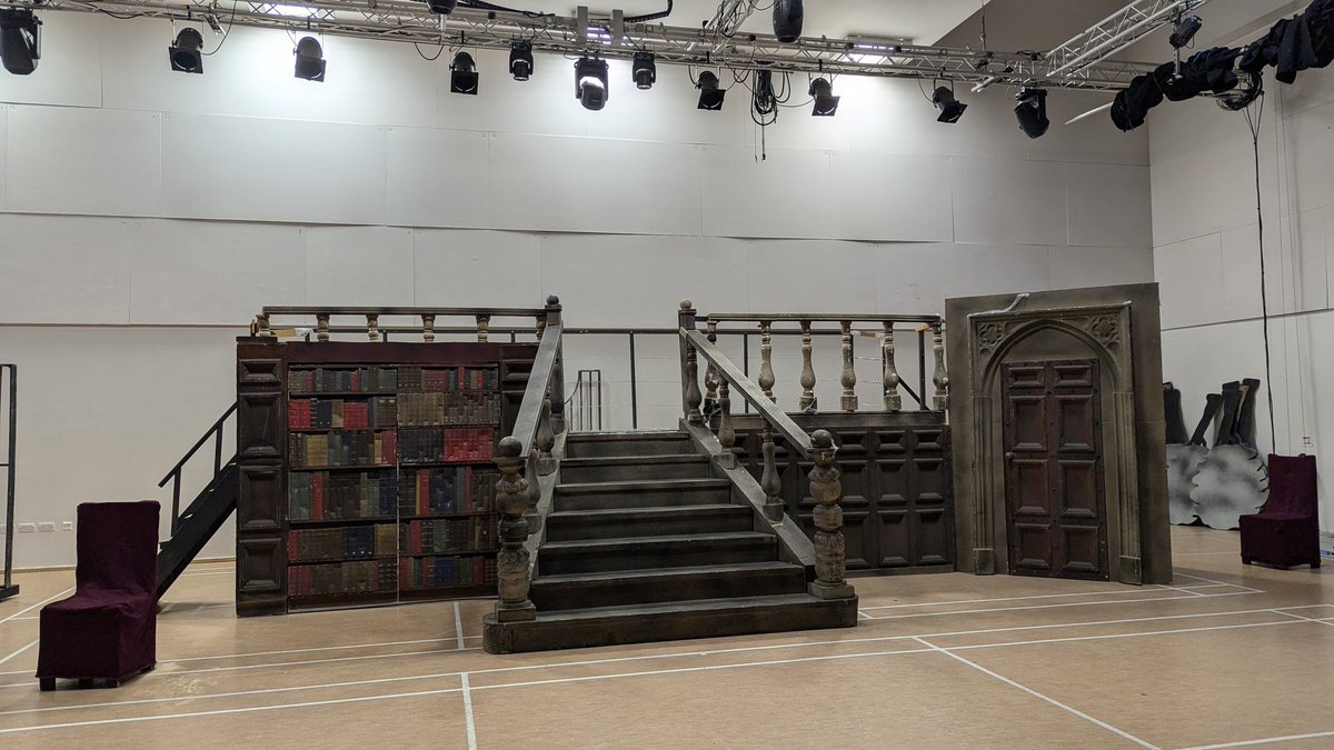 The Addams Family have a staircase! Thank you so much to the amazing <a href="/BrassNeckTheatr/">BrassNeck Theatre</a> volunteers for building this yesterday. It looks magnificent! The cast are so excited 👻🕸️🌕
<a href="/BeckfootSchool/">Beckfoot School</a> #theaddamsfamily