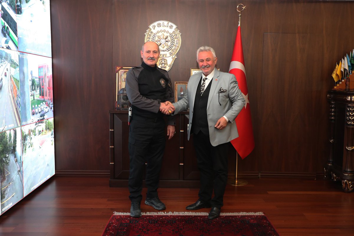 SebahattinTet18's tweet photo. Bursa Vali' si Sn. EROL AYYILDIZ' ı, Bursa Emniyet Müdürü Sn. Dr. SABİT AKIN ZAİMOĞLU ve Gemlik Belediye Başkanı Sn. ŞÜKRÜ DEVİREN' i makamlarında ziyarette bulundum. İlgi ve alâkalarından dolayı kendilerine ayrı ayrı teşekkür ederim. https://t.co/NGPQecJopf