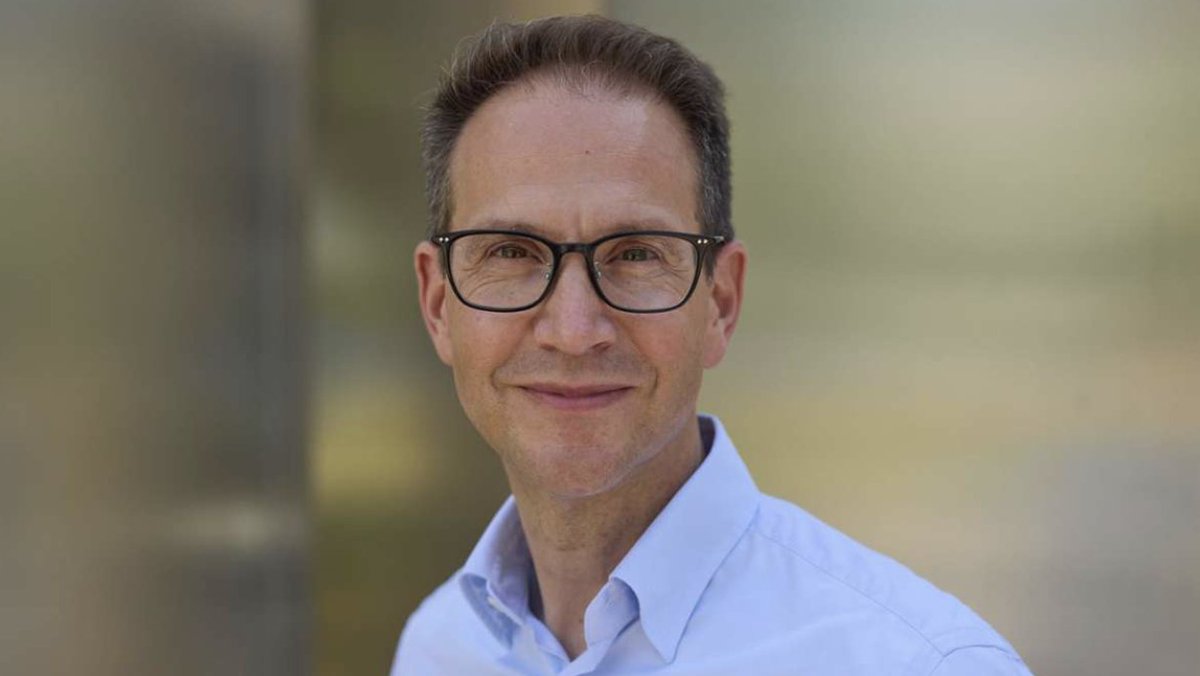 Roche_de's tweet photo. Empfehlung für's #Wochenende: Auf eine Tasse Tee traft sich Tim Nagengast, Redakteur bei der #Oberbadischen , mit unserem Pharma-Vorstand Dr. Daniel #Steiners diese Woche in Grenzach...ein Ritt durch Bundespolitik, Standortentwicklung und New Work! 👉 https://t.co/cwWS1gWhuQ