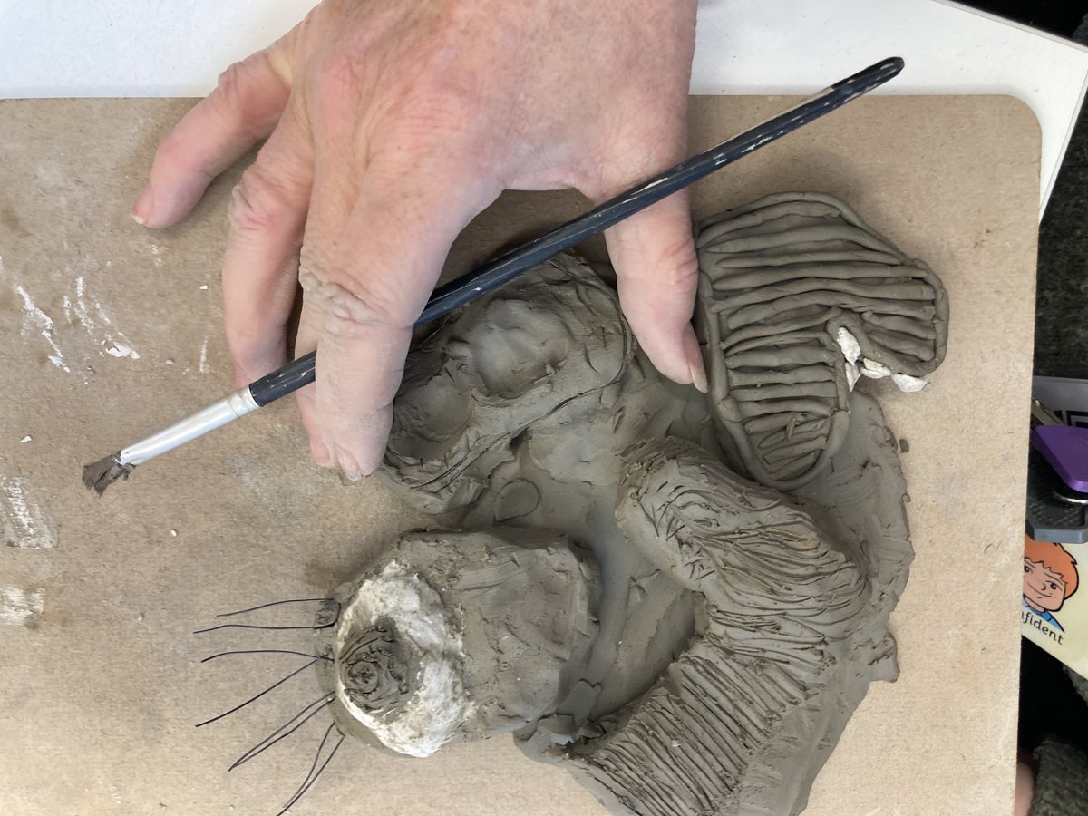 Bethlem_Gallery's tweet photo. Photos from another recent schools workshop with Chaffinch Brook School @BeckmeadTrust
This clay workshop looked at our retrospective exhibition of work by Courtney (1964-2024) and the shapes of the faces he created.
#SchoolsWorkshops #Autism
@nhs_maudsley @maudsleycharity https://t.co/FjUNfXkUcP