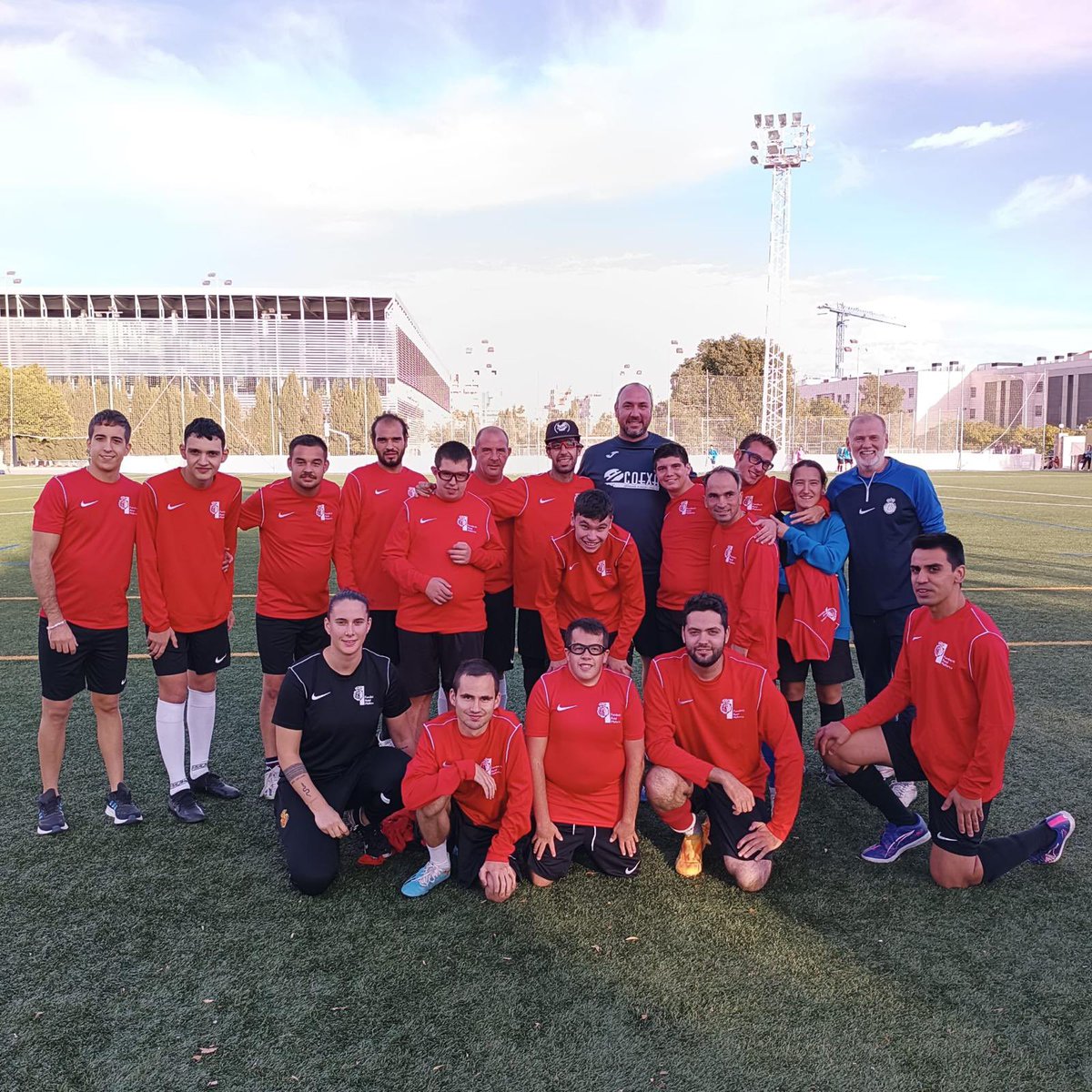 ❤️‍🔥 En el entrenamiento de ayer, nuestro Genuine recibió la especial visita del exjugador del RCD Mallorca 𝐈𝐯𝐚́𝐧 𝐑𝐚𝐦𝐢𝐬.

Todo un referente del mallorquinismo y de nuestros valores como club y fundación.