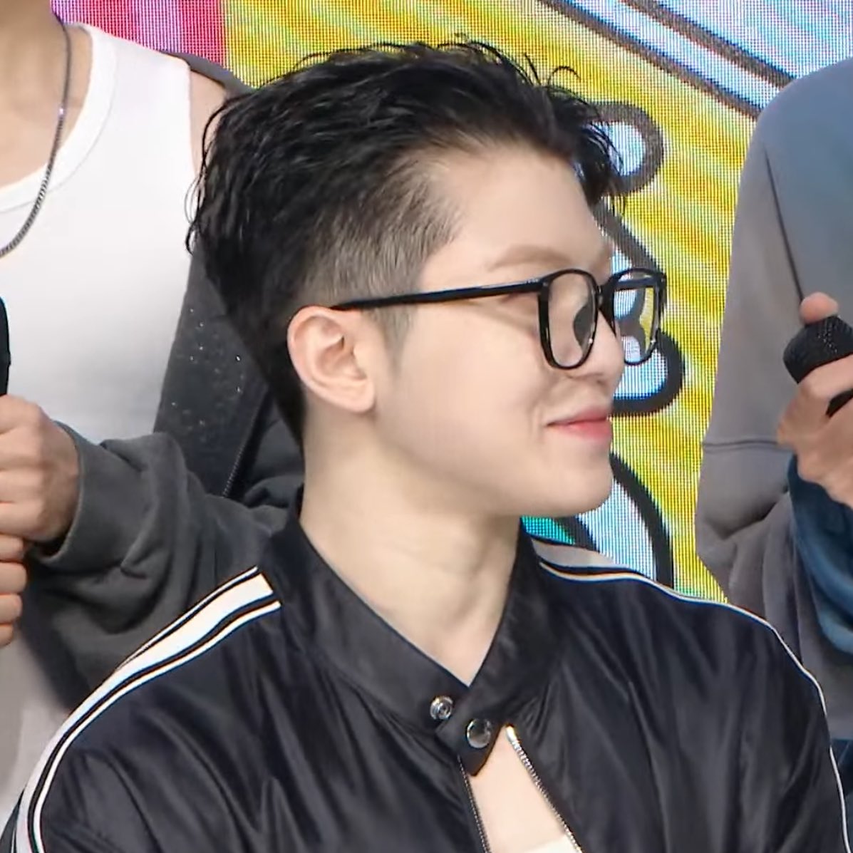 EVERYW0NWOO's tweet photo. THIS WOOZI HAIRSTYLE OMG 😳😳 HE LOOKS SO GOOD!!!! 😩🫠 https://t.co/7Tn22quO52