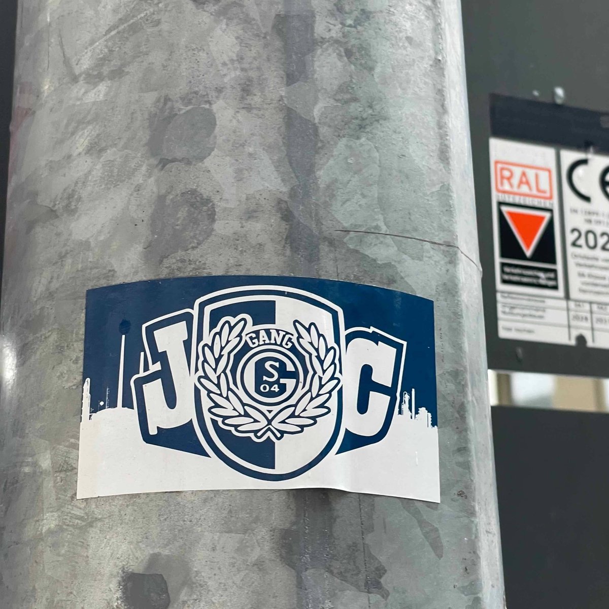 StickerHunting's tweet photo. 🇩🇪 FC Schalke 04
@s04 @s04_en @s04fanbelange @S04Daily
#S04 #Dieknappen @S04_NL
#ultrasstickers #footballstickers #footballculture #Ultras #StickerHunting https://t.co/iwZk2jAy7h