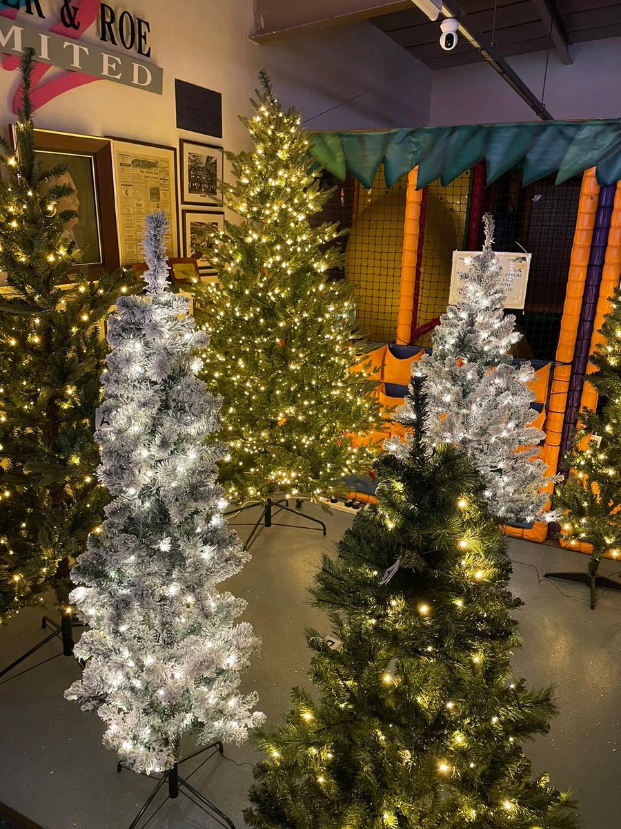 labeltraders's tweet photo. 👀 Just some of the Christmas trees available at LT this year!

🎄 Other styles are available and we have multiple sizes of most trees, so whether you’re after a 5ft or 8ft, just ask!

✨VIPs get 15% off all trees until the end of October.

#LookYourBestForLess #ChristmasTree https://t.co/lPCY0yF0LO