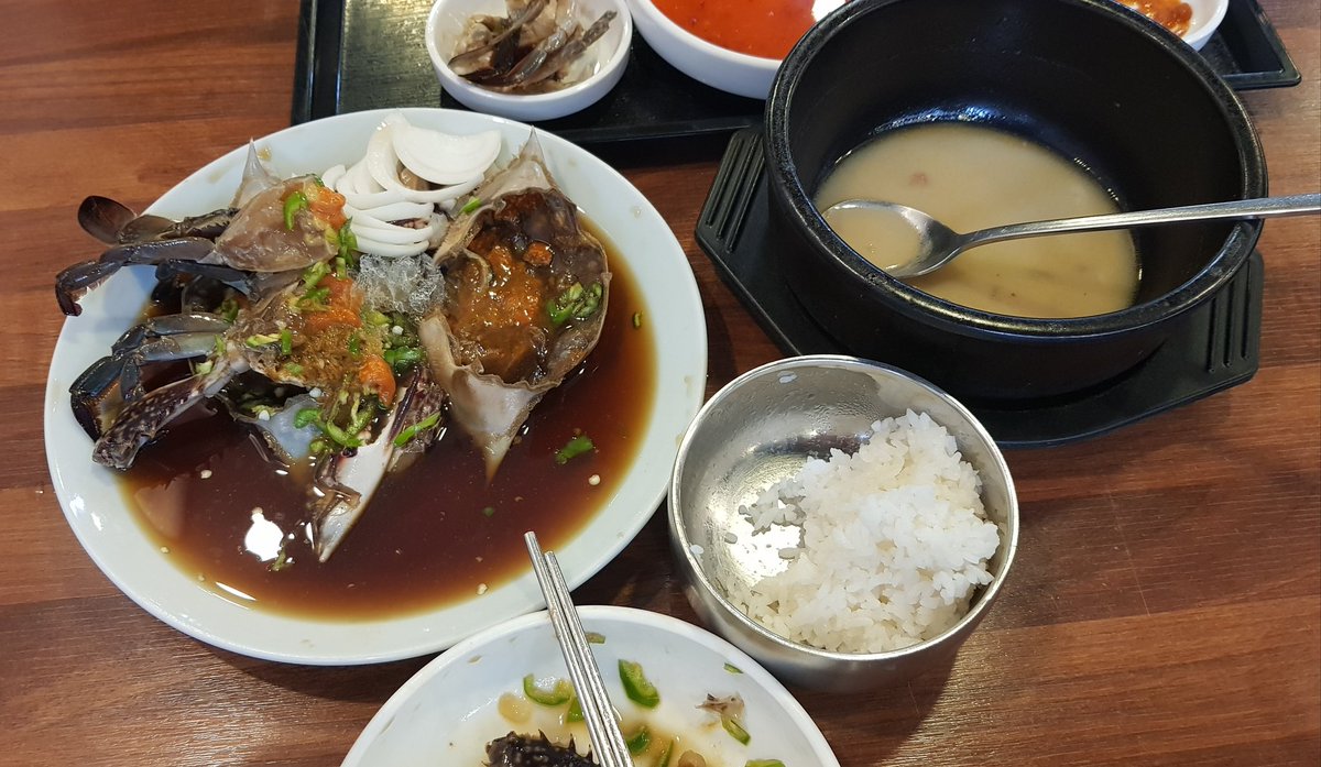 dede_deadpool's tweet image. 모피!!! 제가 집사님 갖다 준거 결국은 모리고 15일 19시에 심정지로  박여사는 떠나시습니다!! 어제 잘 모시고 15시간을 내리 자다  지금 간장게장에 돼지국밥을 조지고 있습니다. 트친들아 일단 잘 먹자. 슬픈거는 슬픈거고 일단 잘 무야 됨.