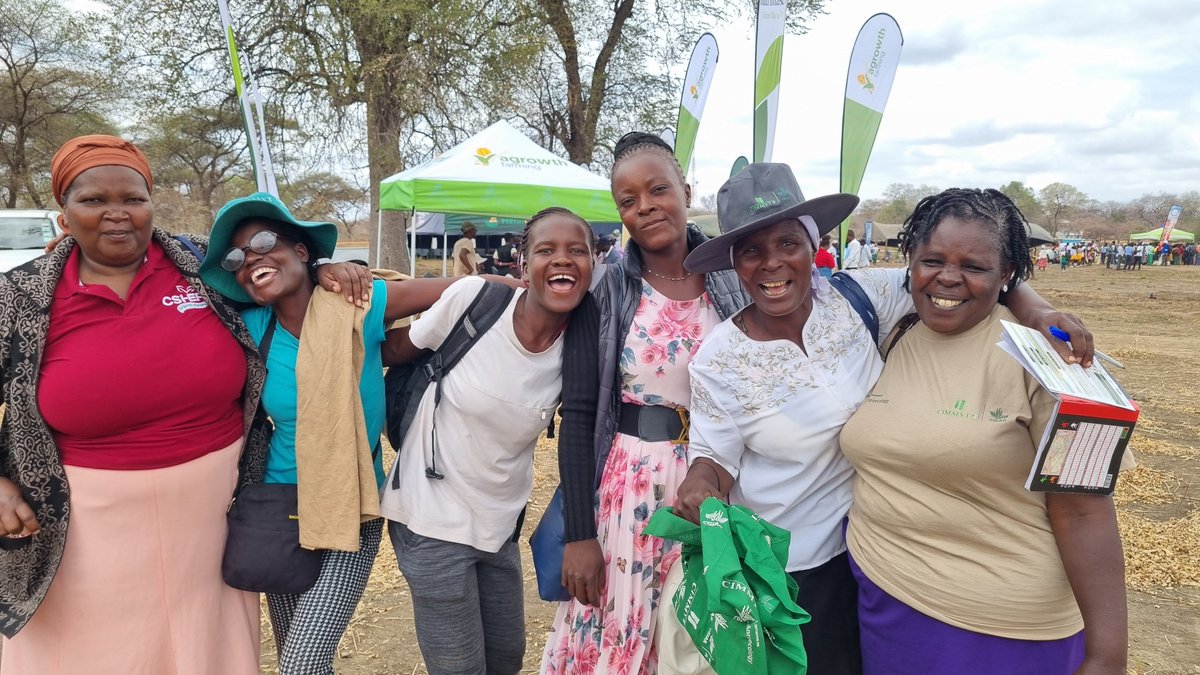 vgpchimonyo's tweet photo. @KudzieChimzy @CGIAR @CIMMYT @CraigMuraz @tellysibbs @dorcasmatangi @panasheila @simonestaiger @FajuRose This year @CGIAR #AgroecologyInitiative led by @CIMMYT brought together @IWMI_ @ICRISAT @ILRI Vet services, #SocialServices, #CareGivers @Hamara @Agrowth @SeedCoZimbabwe @EasiSeedsZim @K2Seed Farmers @Agritex at the 1st ever #AgroecologyFair held in Mbire and Murehwa in 🇿🇼 https://t.co/zfvOlvVN9W