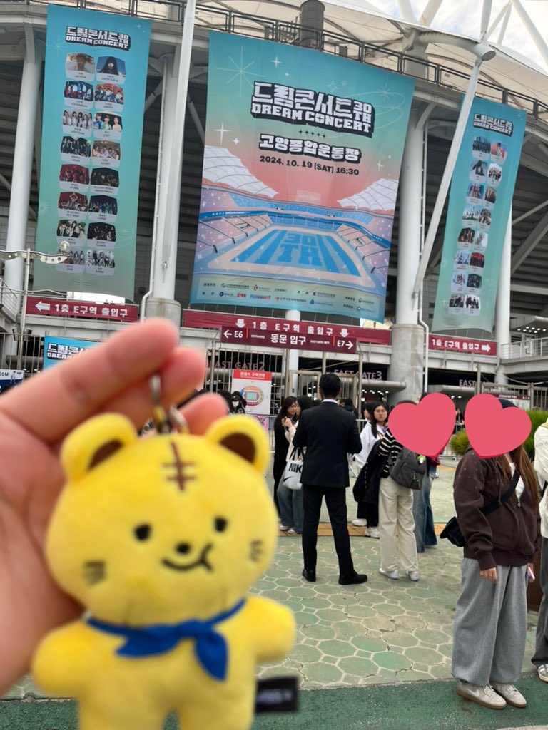phantom81282's tweet photo. 241019
DreamConcert🎶
もうすぐ開演です💕
#nSSign #엔싸인 #エンサイン
#DREAMCONSERT #드림콘사트 https://t.co/7xNJau9Aie
