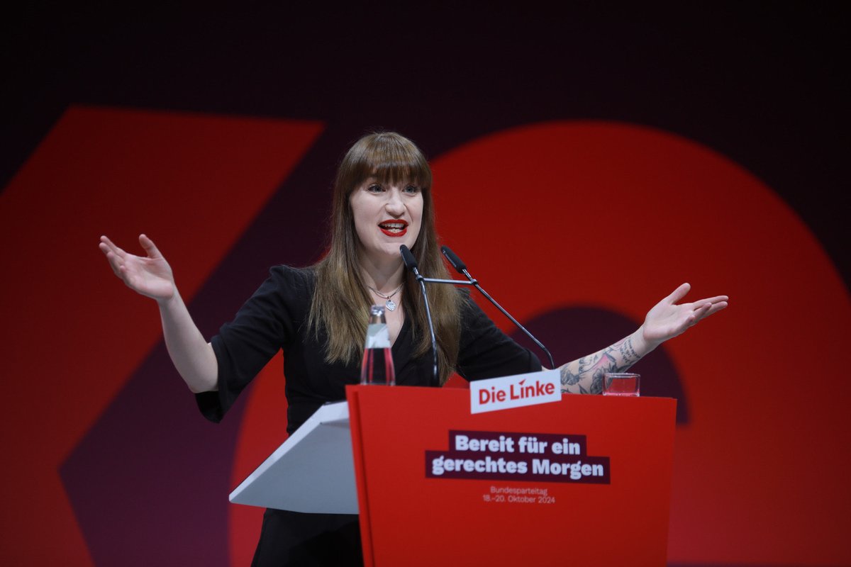 “Ohne Linke knicken SPD und Grüne ein, ohne Linke bestimmen CDU und FDP die politische Agenda in diesem Land und ohne Linke zieht die AfD alle anderen Stück für Stück weiter nach rechts. 

Wir haben nicht das Recht aufzugeben!" 

Tag 2 und <a href="/HeidiReichinnek/">Heidi Reichinnek</a> heizt am Morgen direkt