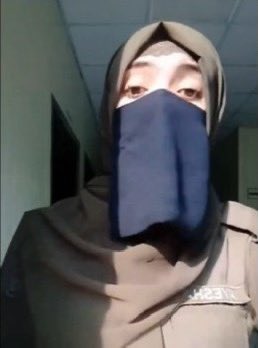 StudentsActionC's tweet photo. پنجاب کالج کے طلباء کے حق میں ویڈیو بنانے پر ہیڈ کانسٹیبل عائشہ کو نوکری سے نکال دیا گیا، تمام لوگ عائشہ کیلئے آواز اٹھائیں انہوں نے حق کا ساتھ دیا ہے۔
#سانح��_پنجاب_کالج_لاہور #StudentsActionCommittee https://t.co/elf9AjkGX1