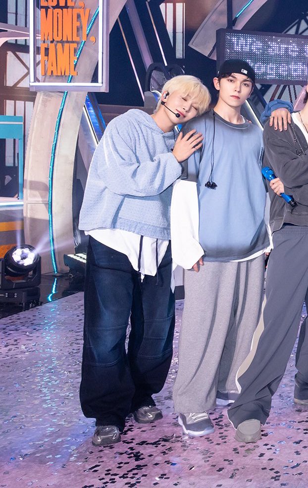 ping_32_'s tweet photo. 다행이다
버노니도 커플돼서 https://t.co/GwmdeEheR0