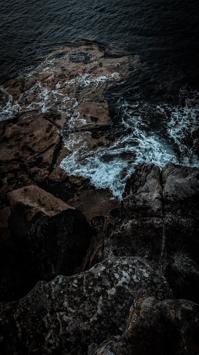 The Sydney rocks be vibey #syd #sydney #belmora #ocean #crashthis #wavingby #rockandstonesbaby