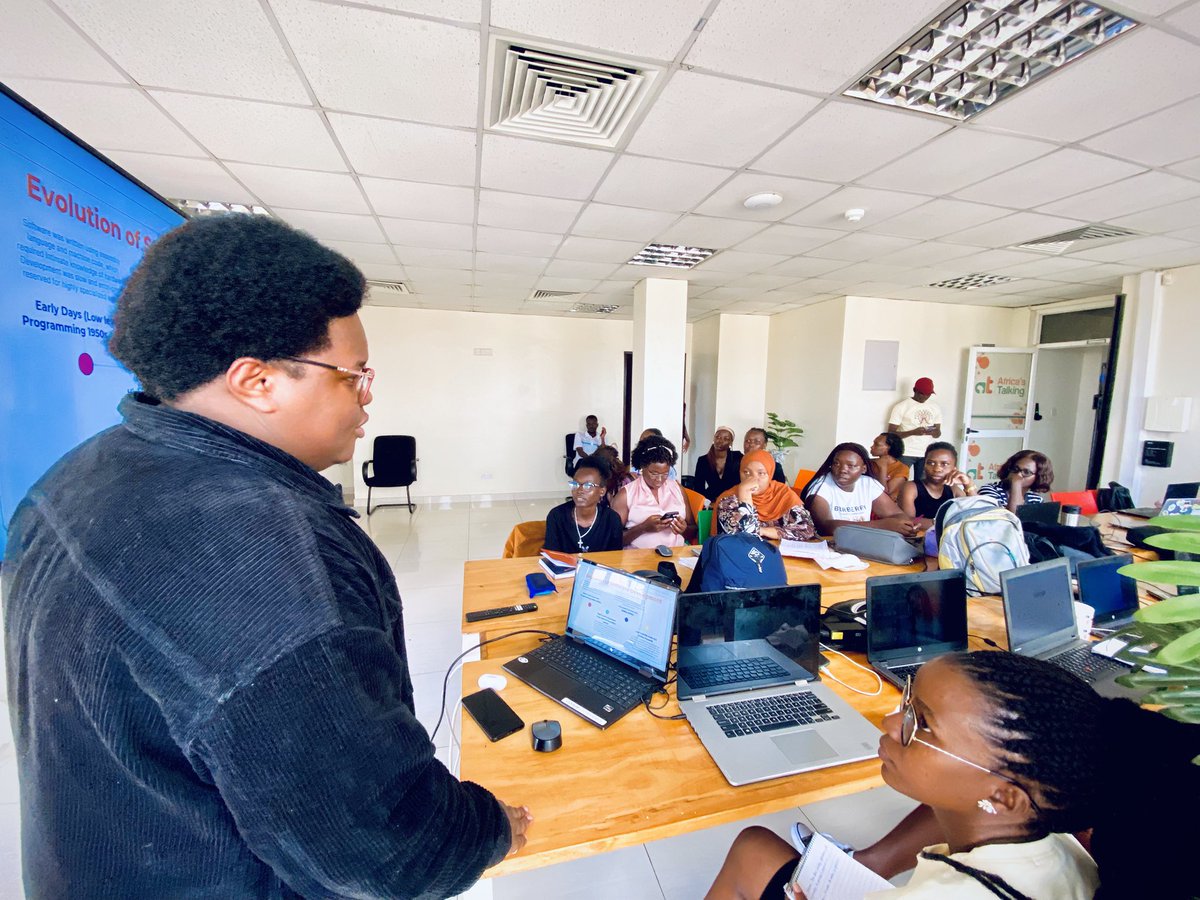 ivythewordsmith's tweet photo. EXCITED TO BE LEARNING THE LOW-CODE/NO-CODE tools for a developer at @ATCommunityKla . Its not just platform for upskilling but also a community that gives back to community because they welcome anyone from anywhere and it is free to all 
#womenintech https://t.co/y3JZh9opoM