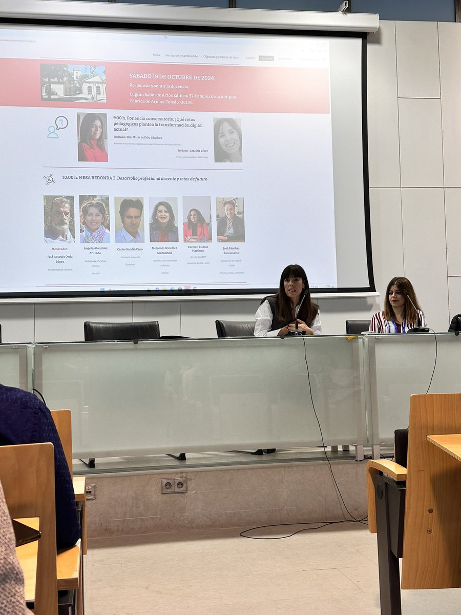 feaegalicia's tweet photo. Comenzamos el 2 día de las  XXI Jornadas Estatales #FEAE en #Toledo. Escuchamos a @mallemar hablando de los retos pedagógicos que plantea la transformación digital actual. https://t.co/OPuXhnTBQm