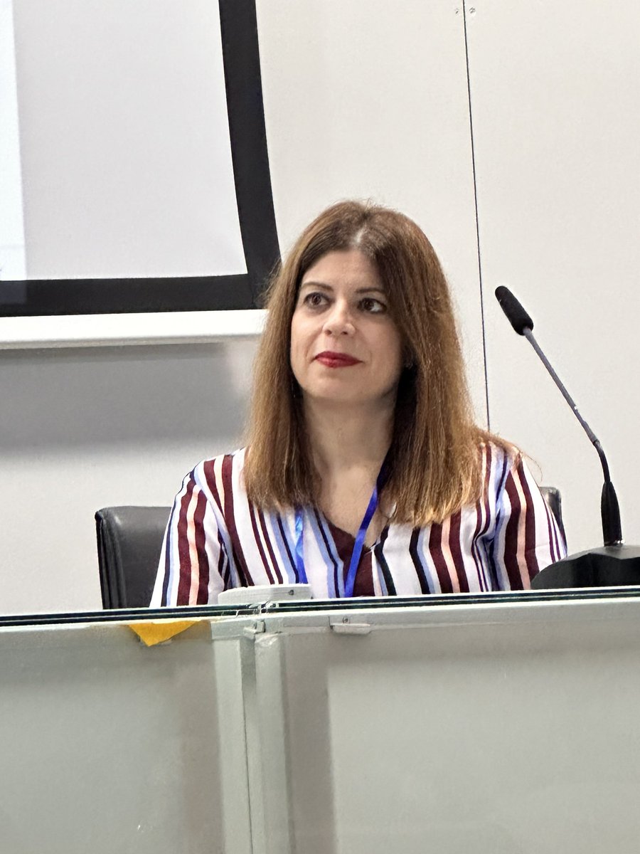 feaegalicia's tweet photo. Comenzamos el 2 día de las  XXI Jornadas Estatales #FEAE en #Toledo. Escuchamos a @mallemar hablando de los retos pedagógicos que plantea la transformación digital actual. https://t.co/OPuXhnTBQm