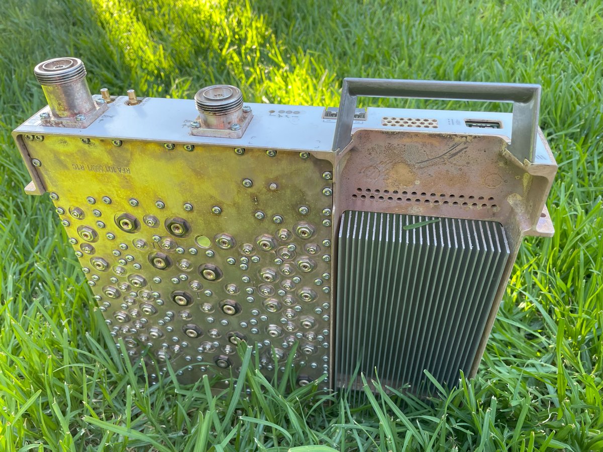 JanusCycle's tweet photo. With Australia's 3G networks now being ripped out, it's never been a better time to grab some tossed out infrastructure #3GShutdown
Though I believe this abandoned Ericsson RUS 02 B28B is actually for the 2G section of a mobile phone base station. https://t.co/fYbPuJiL0x