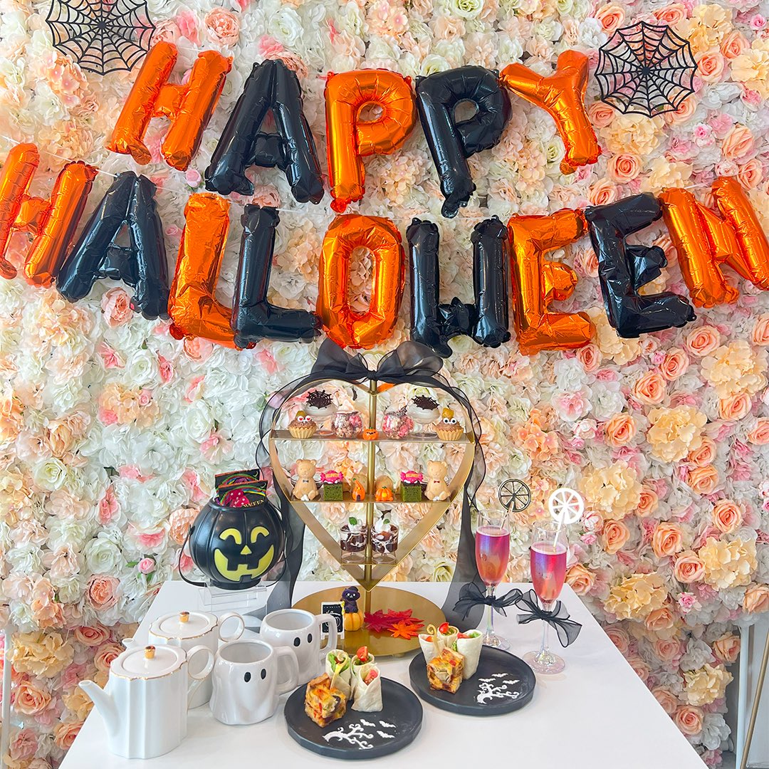 WHITESTELLAcafe's tweet photo. 〜お化けの国へようこそ〜ホワイトステラハロウィンアフタヌーンティー🎃👻
ご予約受付中！！

店内の装飾もハロウィン仕様に👻🧟
詳細はInstagramをチェックしてくださいね！https://t.co/E7Q8JpNf15 https://t.co/1FEBshOC0R