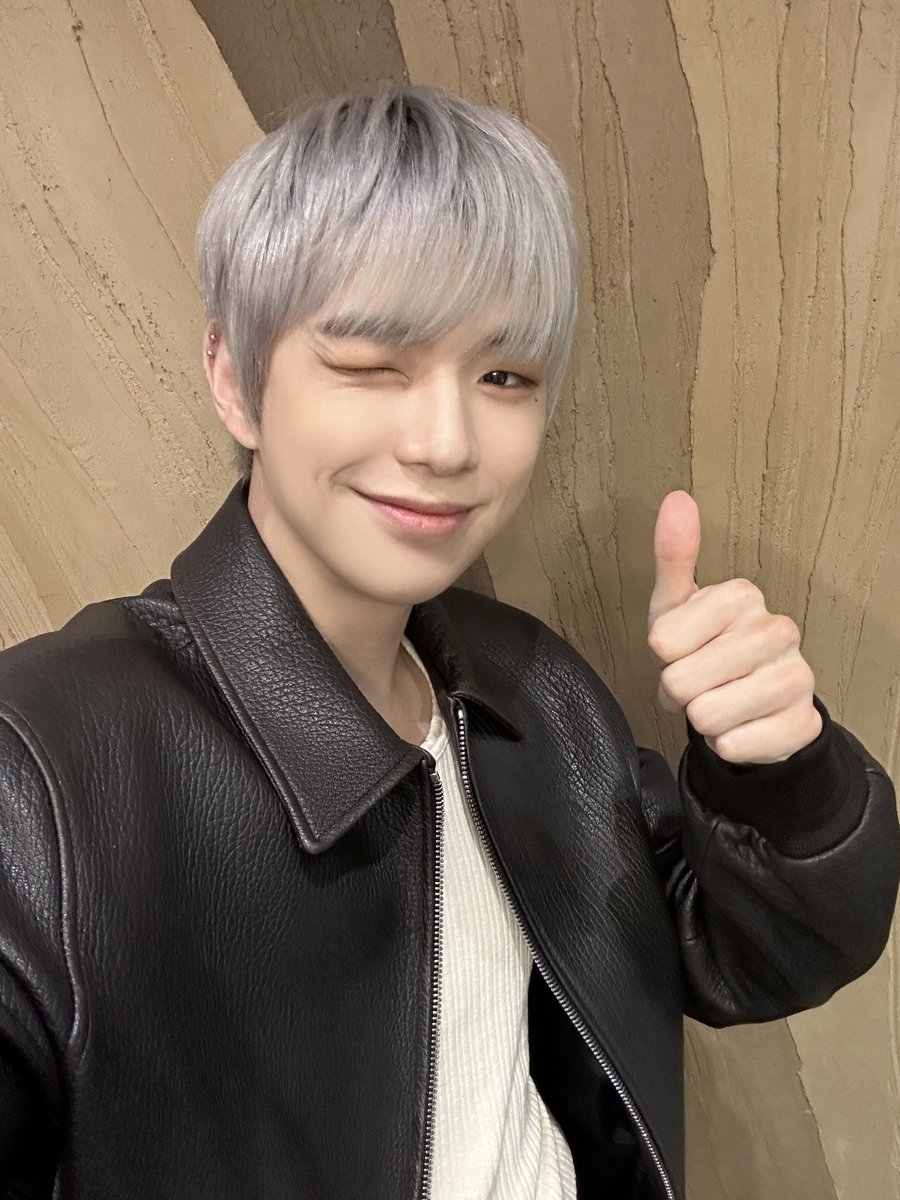 kd_officialx's tweet photo. [📸] 241019 <메이크스타 팬사인회> 완료🖤

#강다니엘 #KANGDANIEL 
#ACT #Electric_Shock https://t.co/FJ4v1lRoBQ