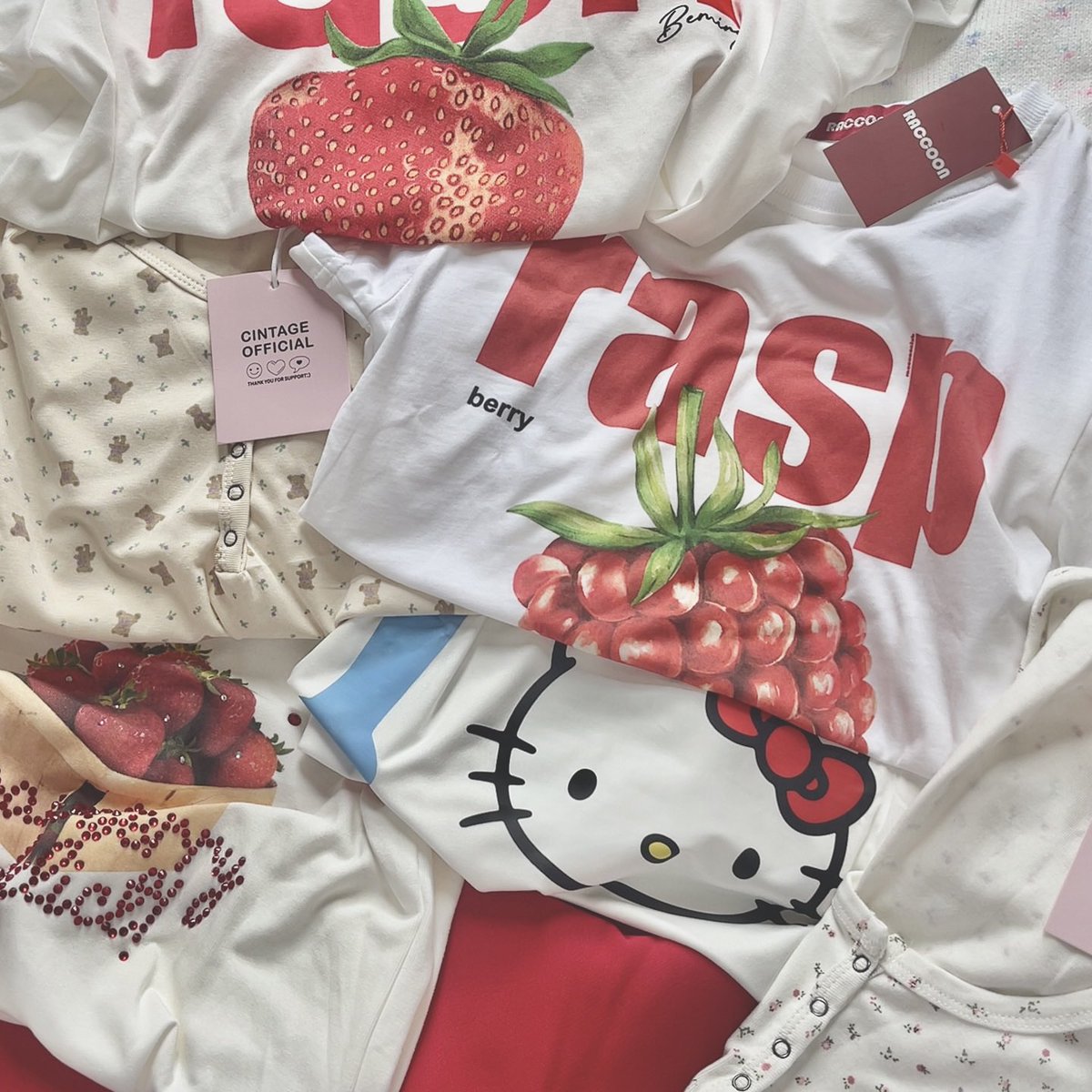 butterfrench01's tweet photo. ส่งต่อเสื้อผ้าไอจีค่า เริ่มหลักสิบ กระเป๋า กางเกง คาดิแกน📍รีรอเลยค่า

👚cintage pokee standoil kappa

✨ลง19/10 20.30น 🚚 ส่งเหมา40฿

#เสื้อผ้ามือสองสภาพดี #ส่งต่อเสื้อผ้ามือสอง #เสื้อผ้ามือ2 #ส่งต่อ #เสื้อผ้ามือสอง #เสื้อผ้ามือสองราคาถูก #โล๊ะตู้ #cintageshopส่งต่อ #stylistshop https://t.co/LTzSCvPhqW