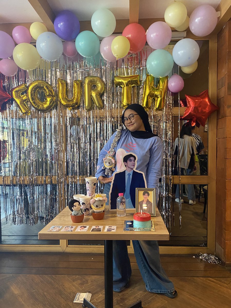 fot4gem's tweet photo. today’s cafe event🤩🫶
happy birthday fotfot🥳🥳
thank u eventnya! @bahtphoria 
#OurPreciousFOURTHTurns20 
HAPPY FOURTH DAY https://t.co/0yq0KGauZo