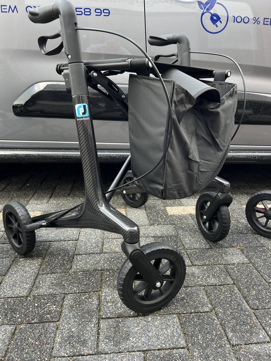 Nu exclusief in onze regio bij ons verkrijgbaar.
Een lichtgewicht rollator gemaakt van Carbon.
Weegt slechts 5,5 kilo !!

Verkrijgbaar in 3 verschillende kleuren.
Scootmobiel Totaal Gorinchem
Papland 13 j
4206 CK Gorinchem
Tel: 0183-625899