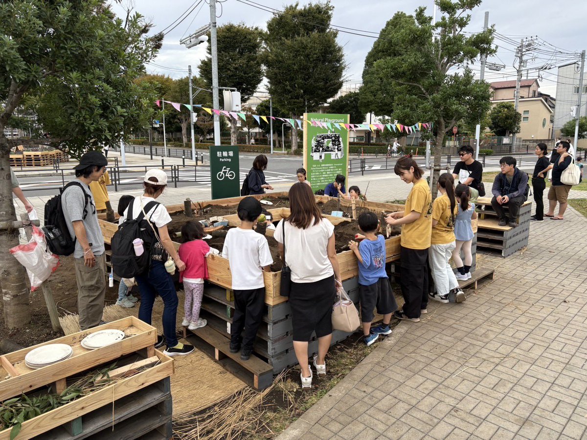 ISGA_Japan's tweet photo. 本日より「全国都市緑化かわさきフェア」が始まりました!ISGAでは等々力緑地にて『Natural Playground Inspiration』と『森のワークショップ』を行っています。1日目から多くの方が参加してくださいました。
11月17日までの毎週末に実施します。ぜひお越しください!
#ISGA #かわさきフェア #川崎市 https://t.co/Esm2XEzYE7