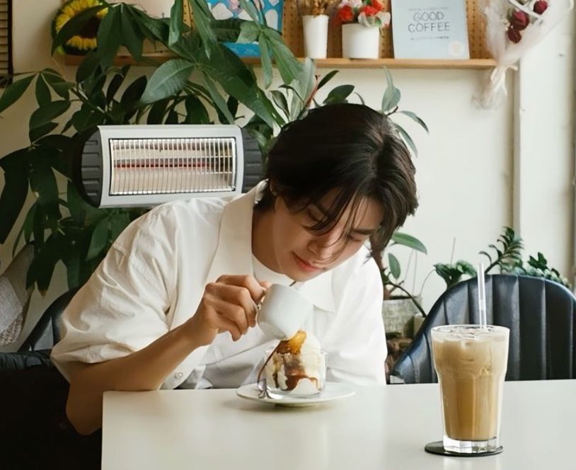 sjydaiIy's tweet image. 🍨🤍☕️ #JAKE #엔하이픈_제이크
