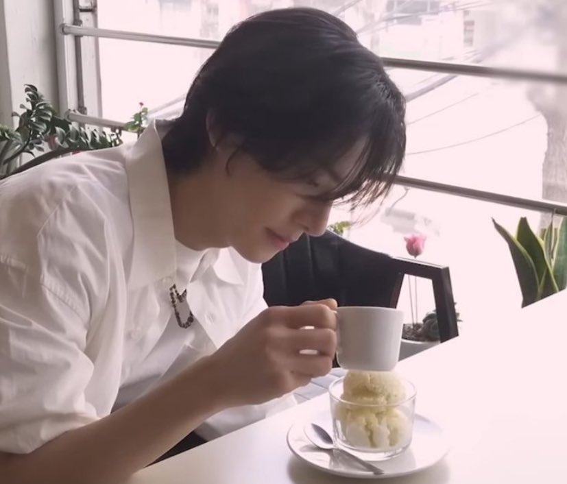 sjydaiIy's tweet image. 🍨🤍☕️ #JAKE #엔하이픈_제이크