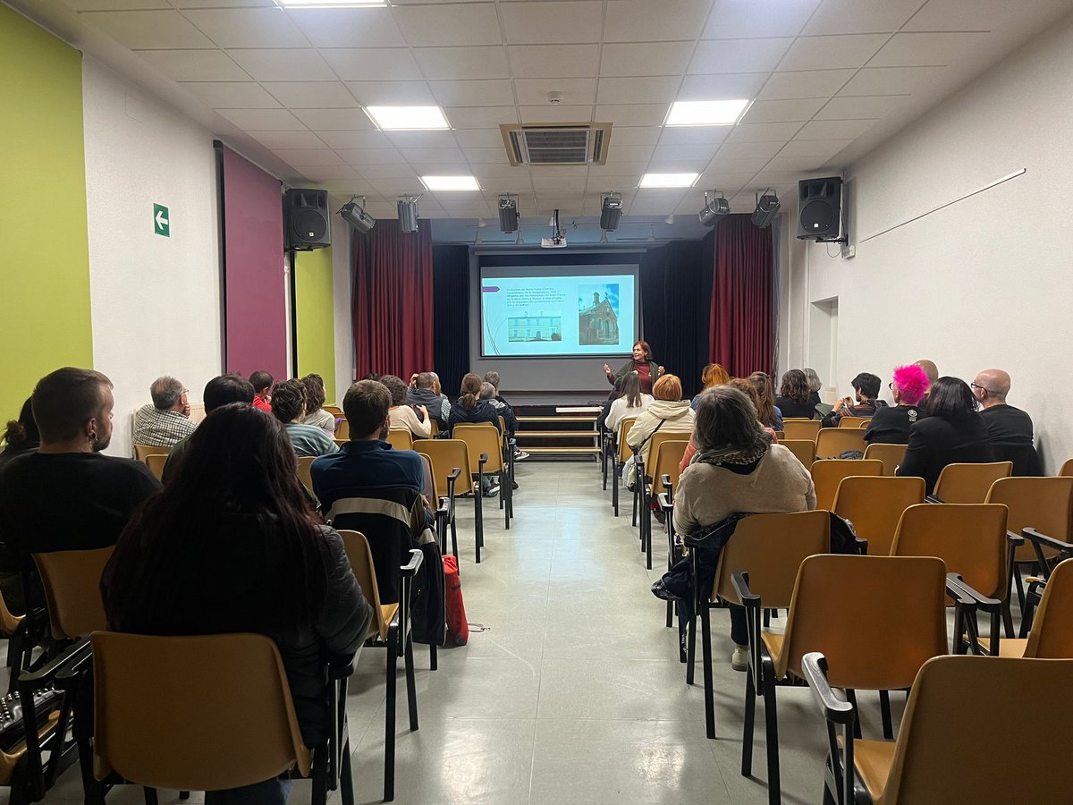 📸Algunas fotos de la charla de Pilar Iglesias sobre el Patronato de protección a la mujer organizada por <a href="/CGT_CyL/">CGT Castilla y León</a> en #Valladolid 👇

Gracias a todas las investigadoras que están sacando a la luz los horrores de esta institución franquista creada para disciplinar a las mujeres.