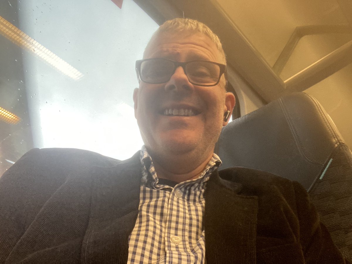 PaulSummerhill's tweet image. En route to @CommsReboot #CommsReboot and looking forward to a day of #InternalComms chat 👍🏻