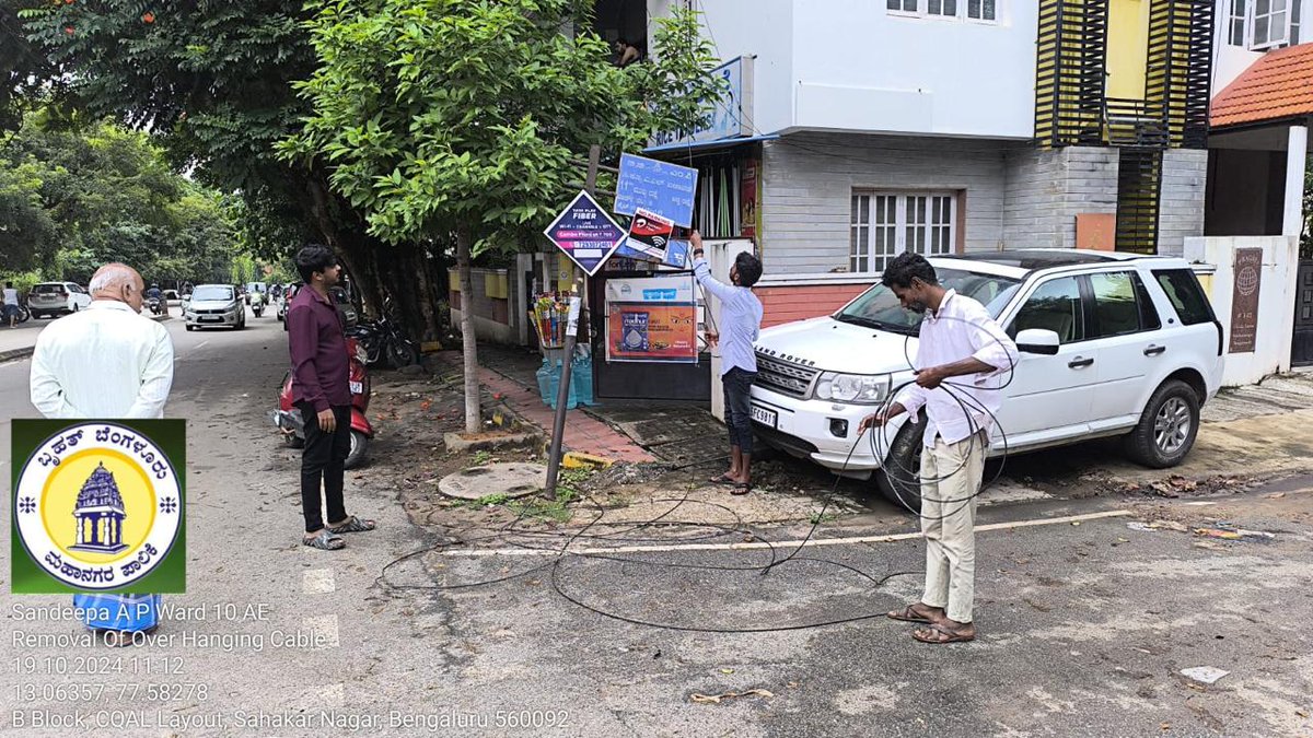 BCCCofficial's tweet photo. Removal of OFC cables and debris work carried out in Vidyaranyapura, Yelahanka Zone.
#BBMP #BBMPCares #OFC #ofccables #debrisremoval #bbmpchiefcommissioner https://t.co/SpYTFoBPn6
