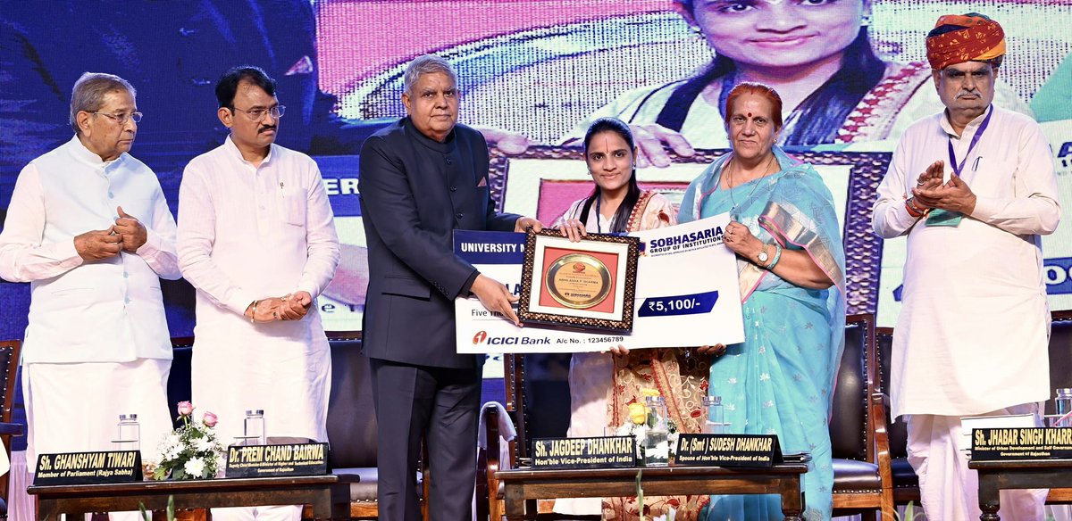 VPIndia's tweet image. माननीय उपराष्ट्रपति, श्री जगदीप धनखड़ ने आज सोभासरिया ग्रुप ऑफ इंस्टीट्यूशंस के रजत जयंती समारोह में स्वर्ण पदक विजेताओं और मेरिट धारक छात्रों को पुरस्कृत किया।

@DrPremBairwa @officialkharra @gtiwariindia #SobhasariaGroupOfInstitutions