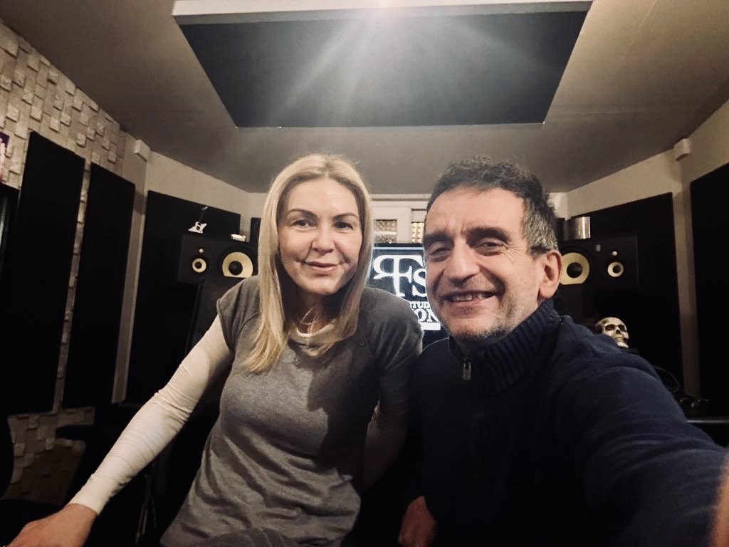 BonaFideStudio's tweet photo. Ever feel like your current #recordingproject is stalking you? Even outside studio, weโre mumbling lines to each other like weโre #rehearsing for a #musical & critiquing each otherโs work in our sleep. Itโs not just a job for us;itโs pure love & a sprinkle of madness!
02088839641 https://t.co/qKrqc9XaZS