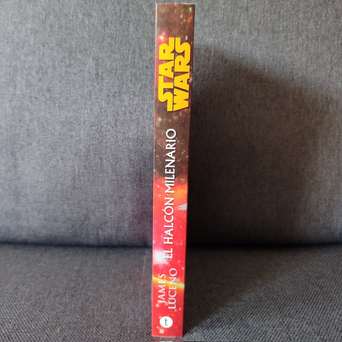 EscribaSith's tweet photo. #120 El halcón milenario

Escrita por #JamesLuceno

Publicado por #TimunMas 

 Actualmente la novela de #StarWars más complicada de conseguir en España ya que escasea muchísimo.

Ojalá desde @PlanetadComic se animen a reeditarla pronto

¿Opiniones de esta historia?

 #Leyendas https://t.co/2GpKVZPp2W